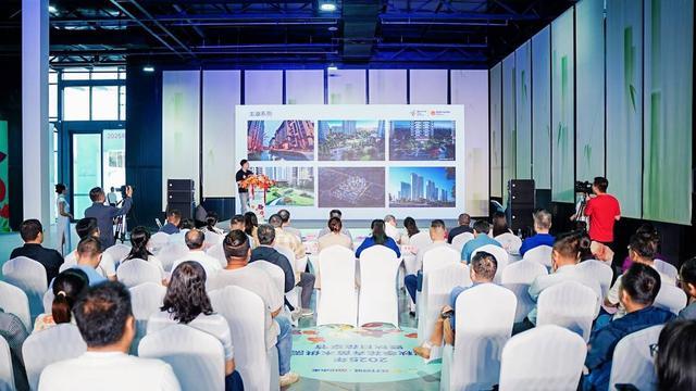2025年成都秋日花享节郫都开幕 30000余款等你挑｜万千